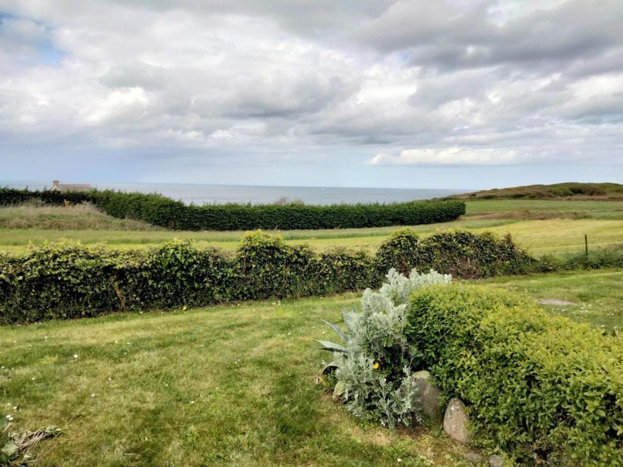 Bienvenue Au Studio L'Escale Bleue Avec Vue Mer Et Sur Le Cap Frehel Saint-Cast-le-Guildo Exteriör bild