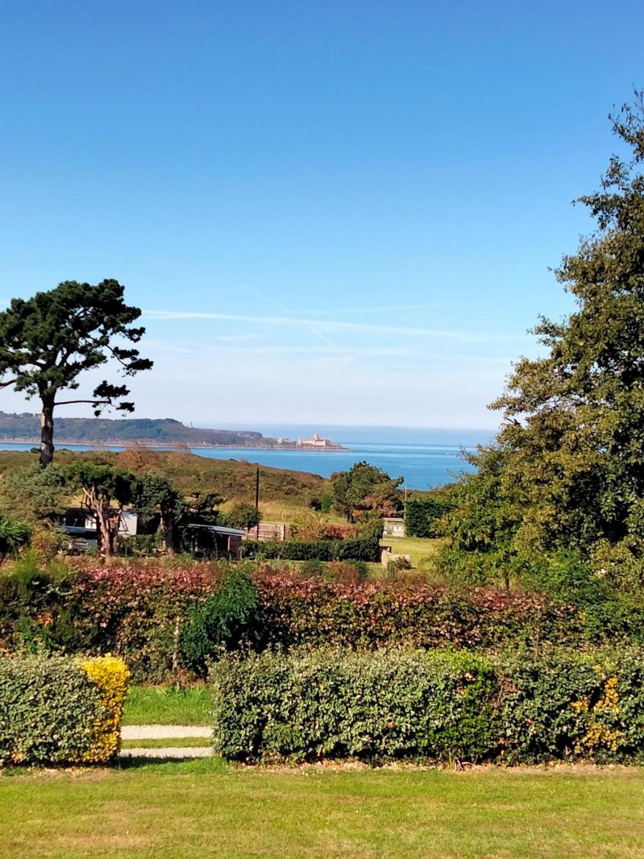 Bienvenue Au Studio L'Escale Bleue Avec Vue Mer Et Sur Le Cap Frehel Saint-Cast-le-Guildo Exteriör bild